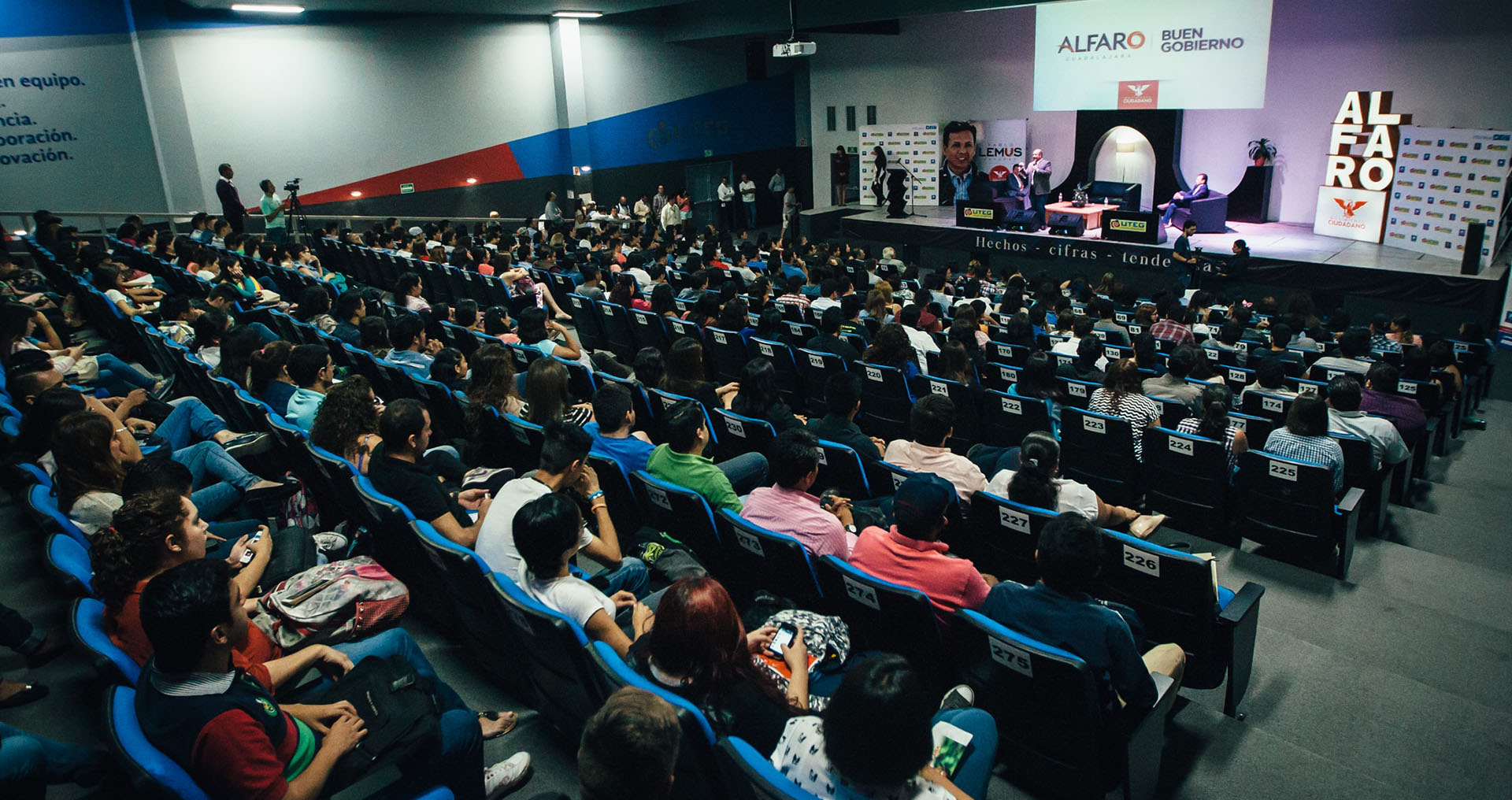 Participa Enrique Alfaro En Di logo Estudiantil Y Debate Radiof nico 